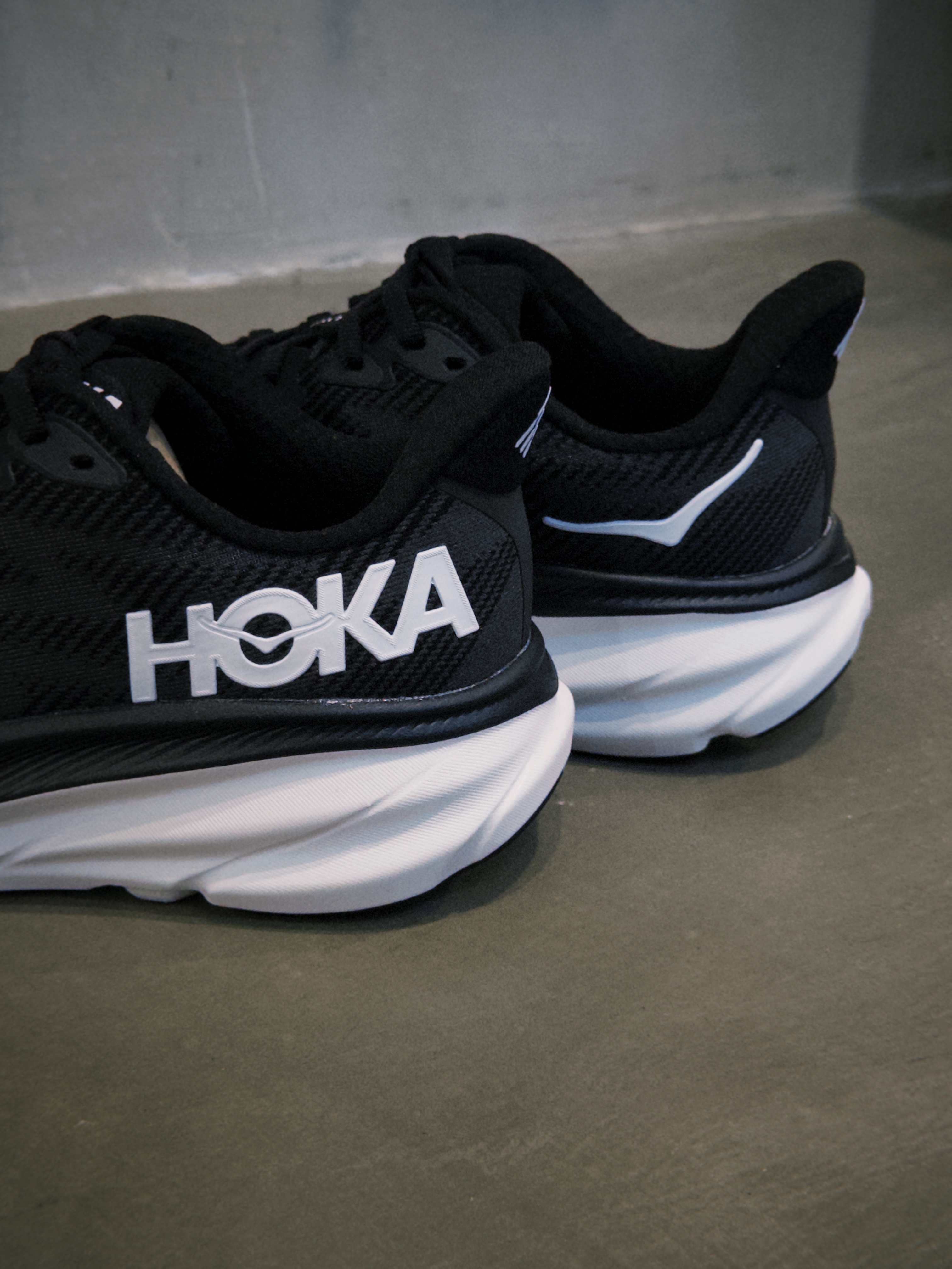 Hoka One One W Clifton 9 Black White 1127896BWHT