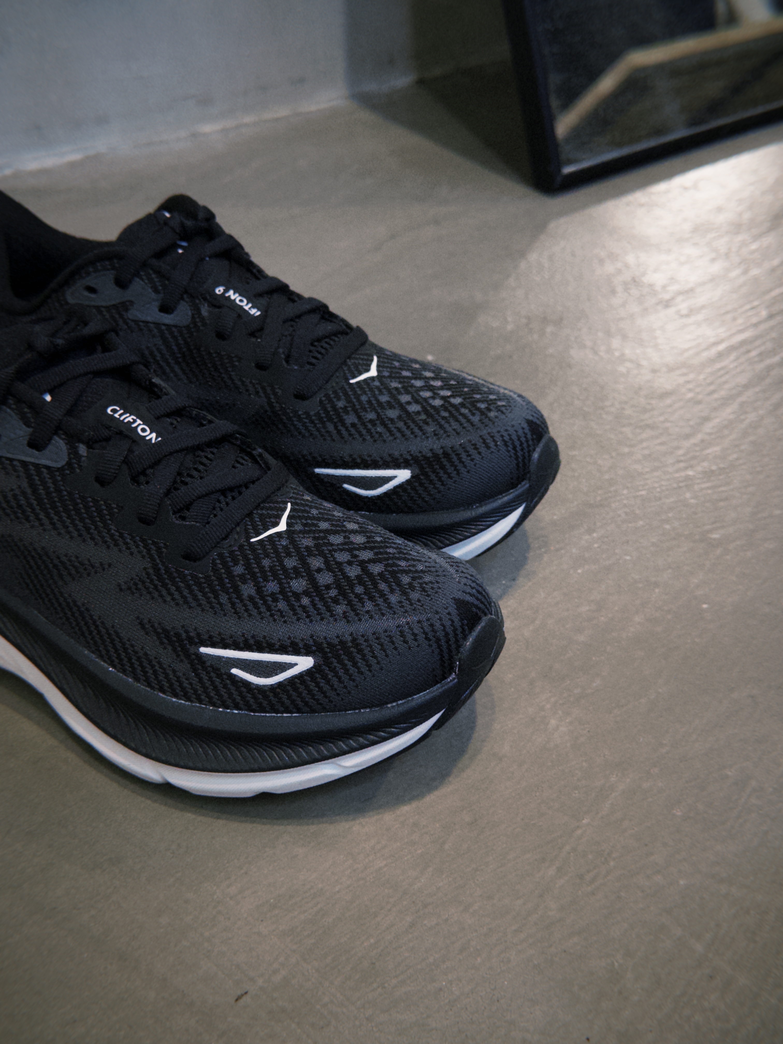 Hoka One One W Clifton 9 Black White 1127896BWHT