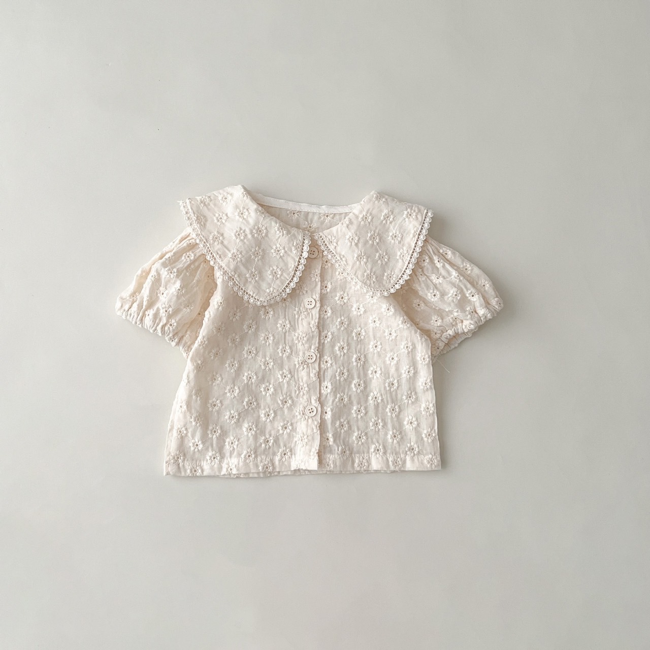 雕花小圓翻領短袖上衣