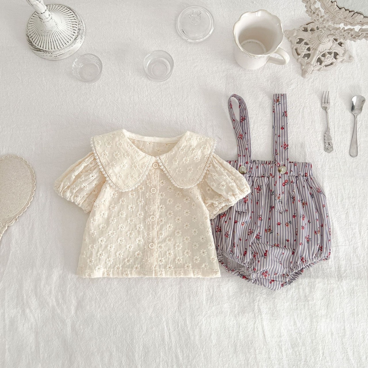 雕花小圓翻領短袖上衣