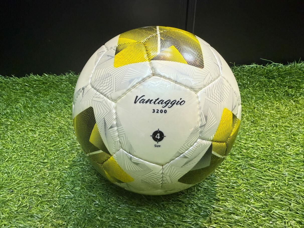 MOLTEN F4N3200-Y 足球