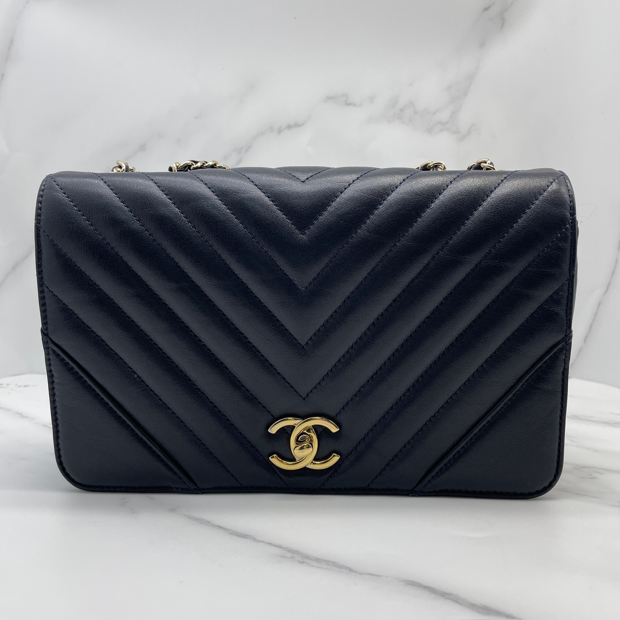 Chanel flap bag (navy )