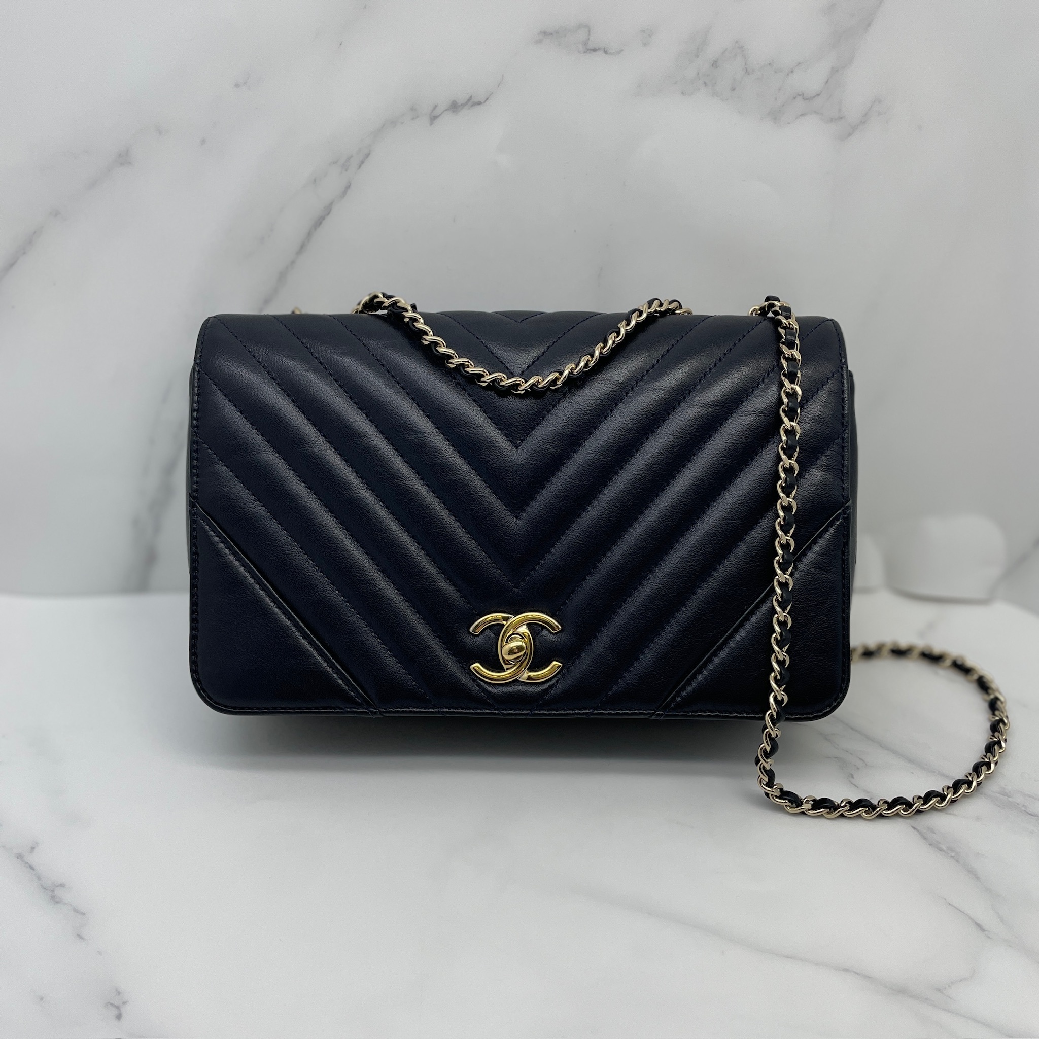 Chanel flap bag (navy )
