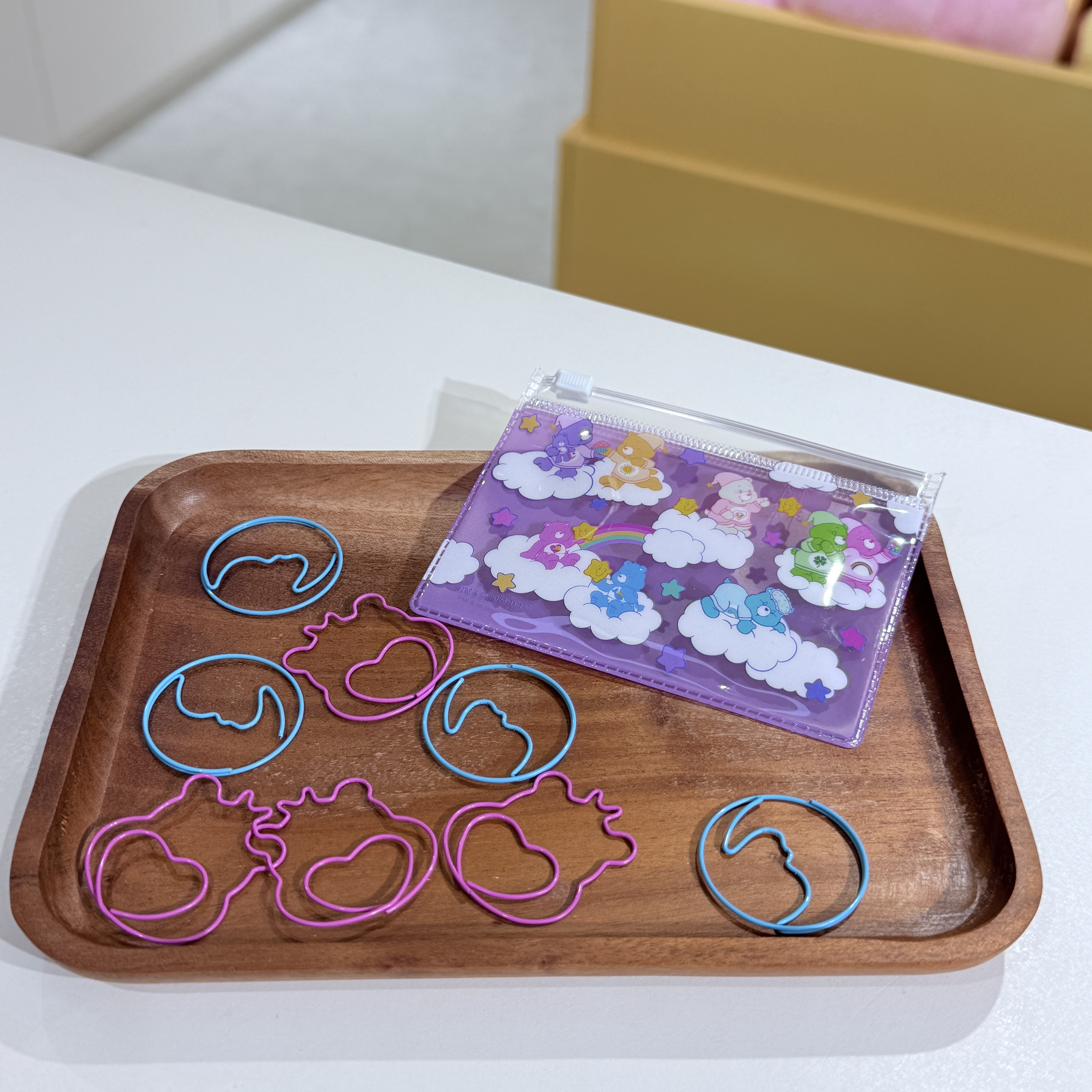 日本 CARE BEARS 彩虹熊 愛心小熊 寶石夾 迴紋針 文件夾 附迷你收納袋 /預購