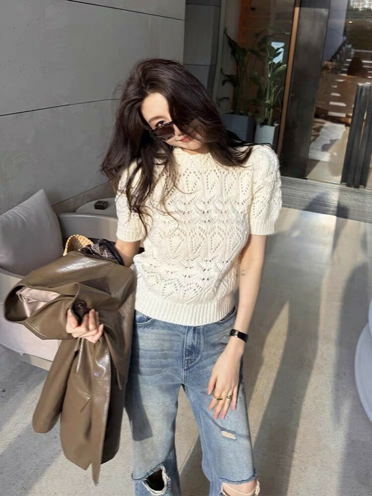 雲朵白短袖圓領鏤空針織毛衣上衣S-L (Elegant & Love)