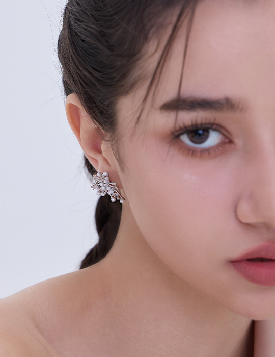 綻放星鑽珍珠。夾式耳環