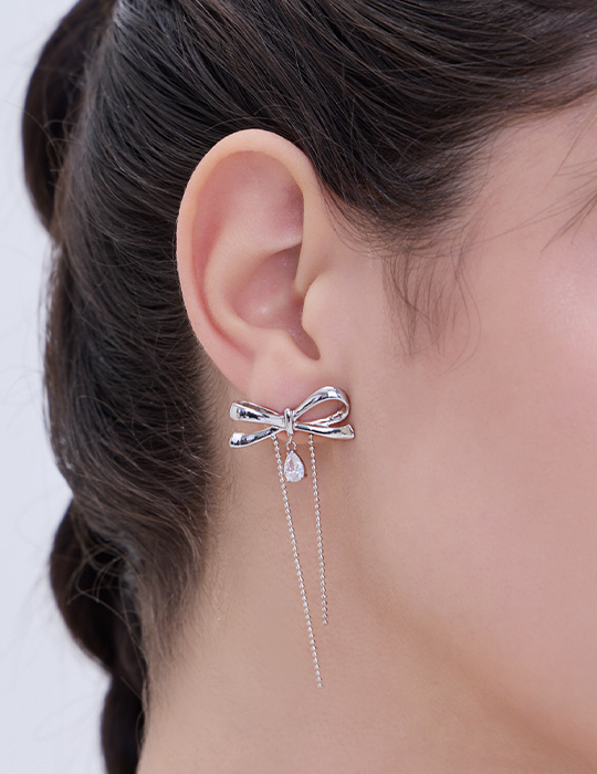 銀珠蝴蝶結。銀針耳環