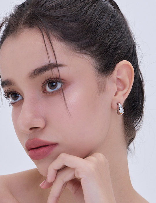 金屬光面。夾式耳環(銀)