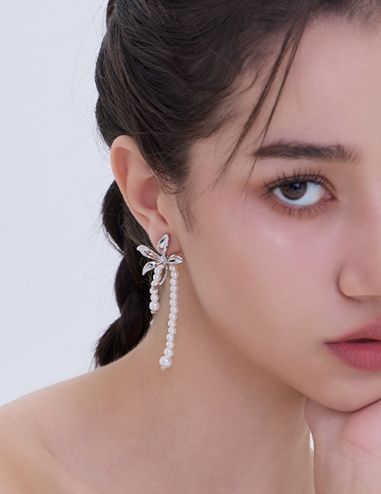 銀花珍珠流蘇。銀針耳環