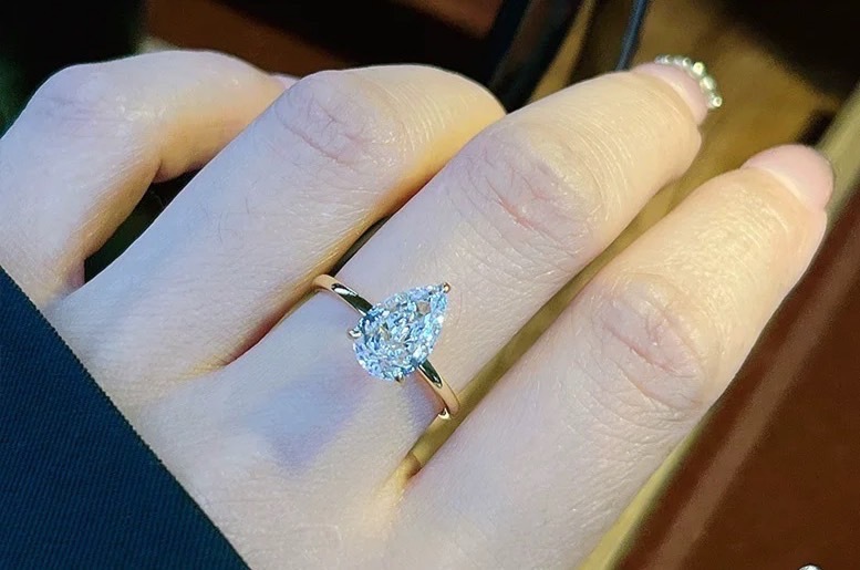 寵粉系列三克拉鴿子蛋 墨桑鑽戒指