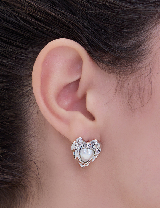 甜酷熔岩珍珠愛心。銀針耳環