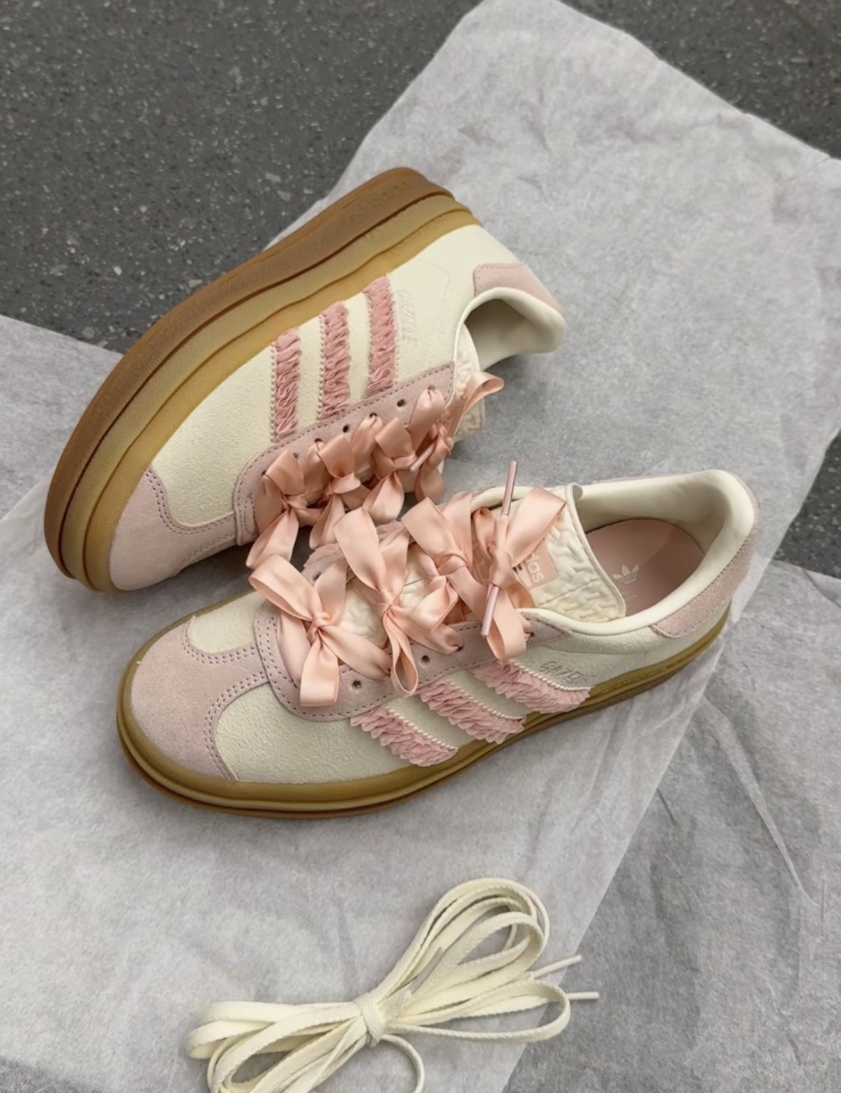 Adidas Originals Gazelle Bold 奶油櫻花 白粉色 象牙白 緞帶 芭蕾風 情人節 厚底 JR8374/預購