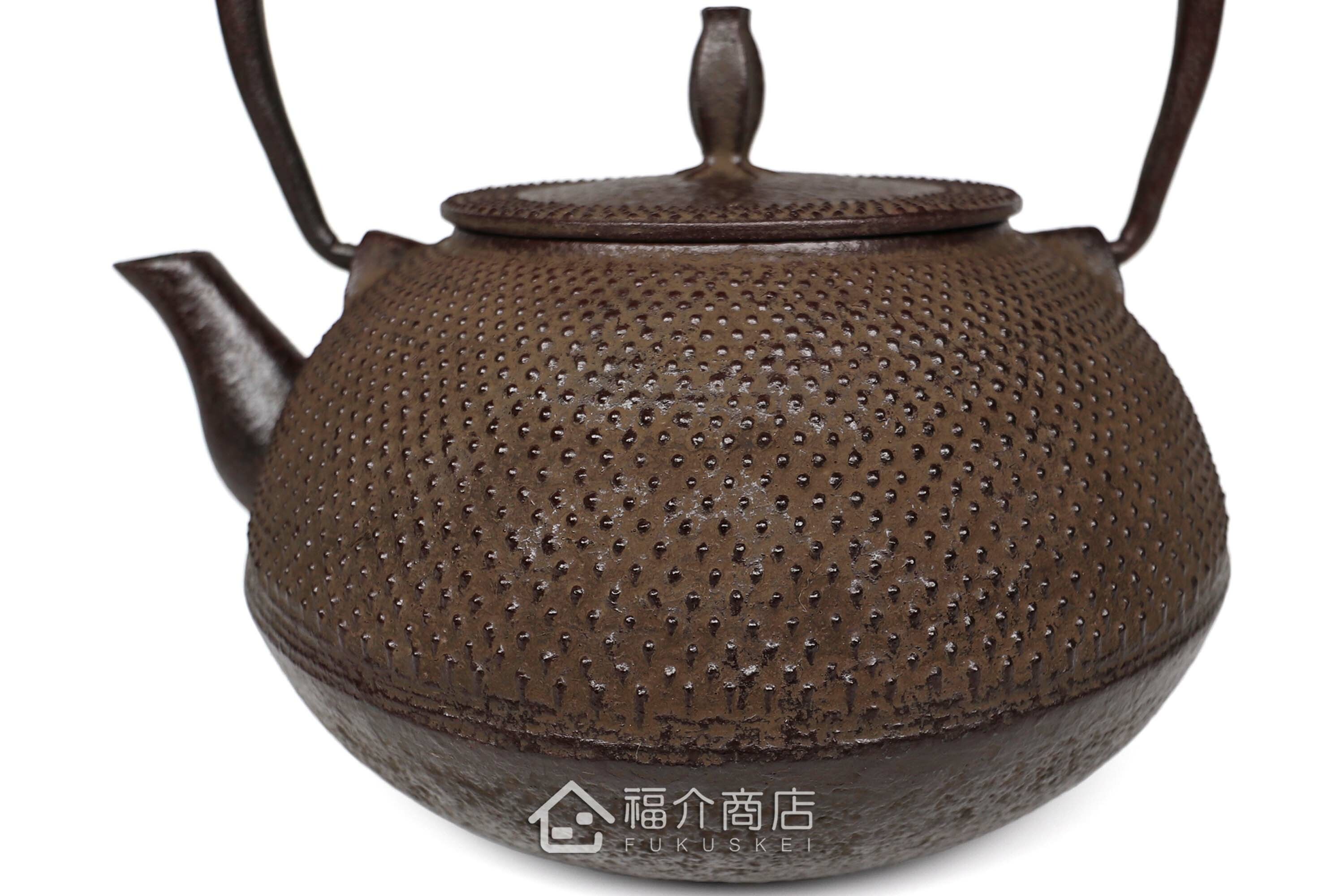 佐藤勝久所製作的日本鐵壺,壺身設計成霰圖紋