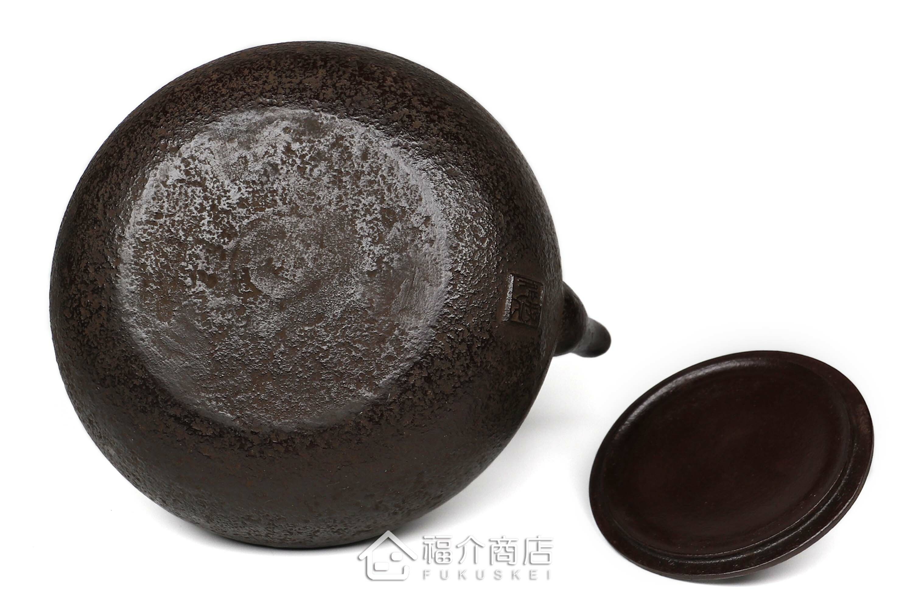 佐藤勝久所製作的日本鐵壺,壺身設計成霰圖紋