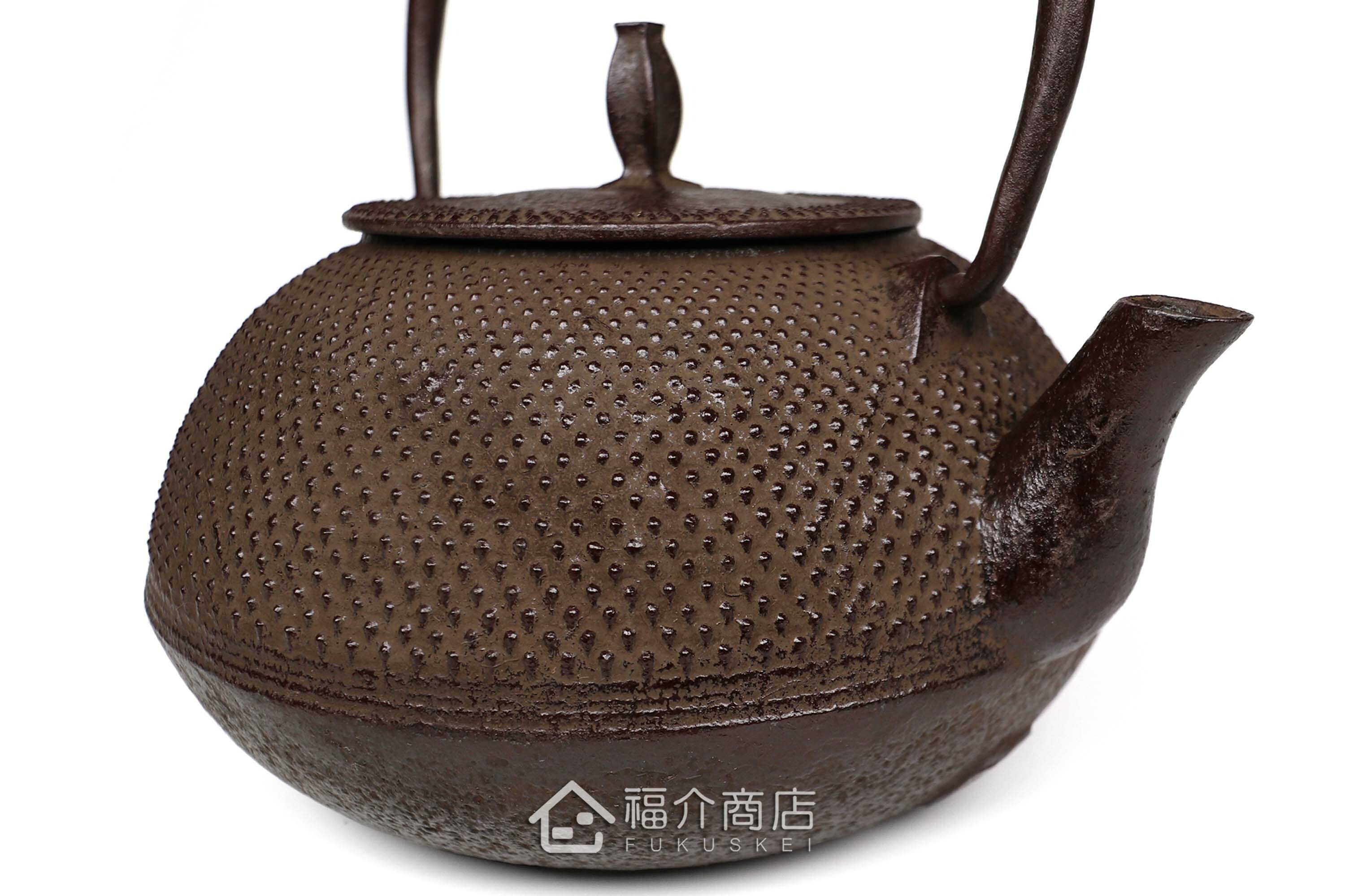佐藤勝久所製作的日本鐵壺,壺身設計成霰圖紋
