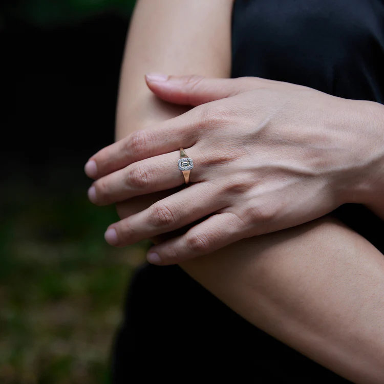 Le Marais | Signet Ring祖母綠切割鑽石