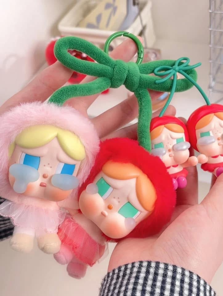 【Luxury】現貨 限量 大陸限定 POPMART 泡泡瑪特 CRYBABY 哭娃 甜再一起 吸磁吊飾 吸磁娃娃 蝴蝶結吊飾 搪膠 毛絨 吊卡 公仔 掛件
