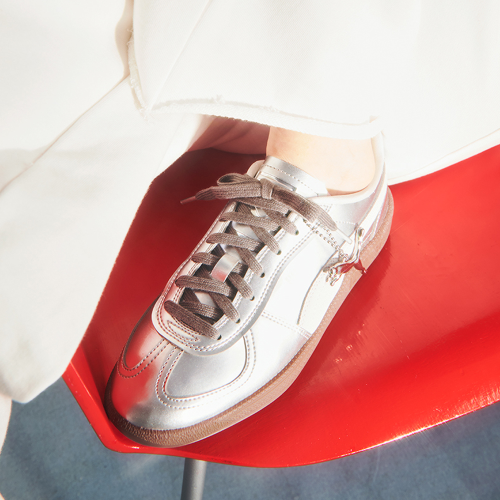 日本限定 別注款 emmi×PUMA PALERMO PREMIUM 翻蓋鞋舌 電鍍銀 y2k銀 膠底 女款 賽車鞋 復古休閒鞋 404473-01