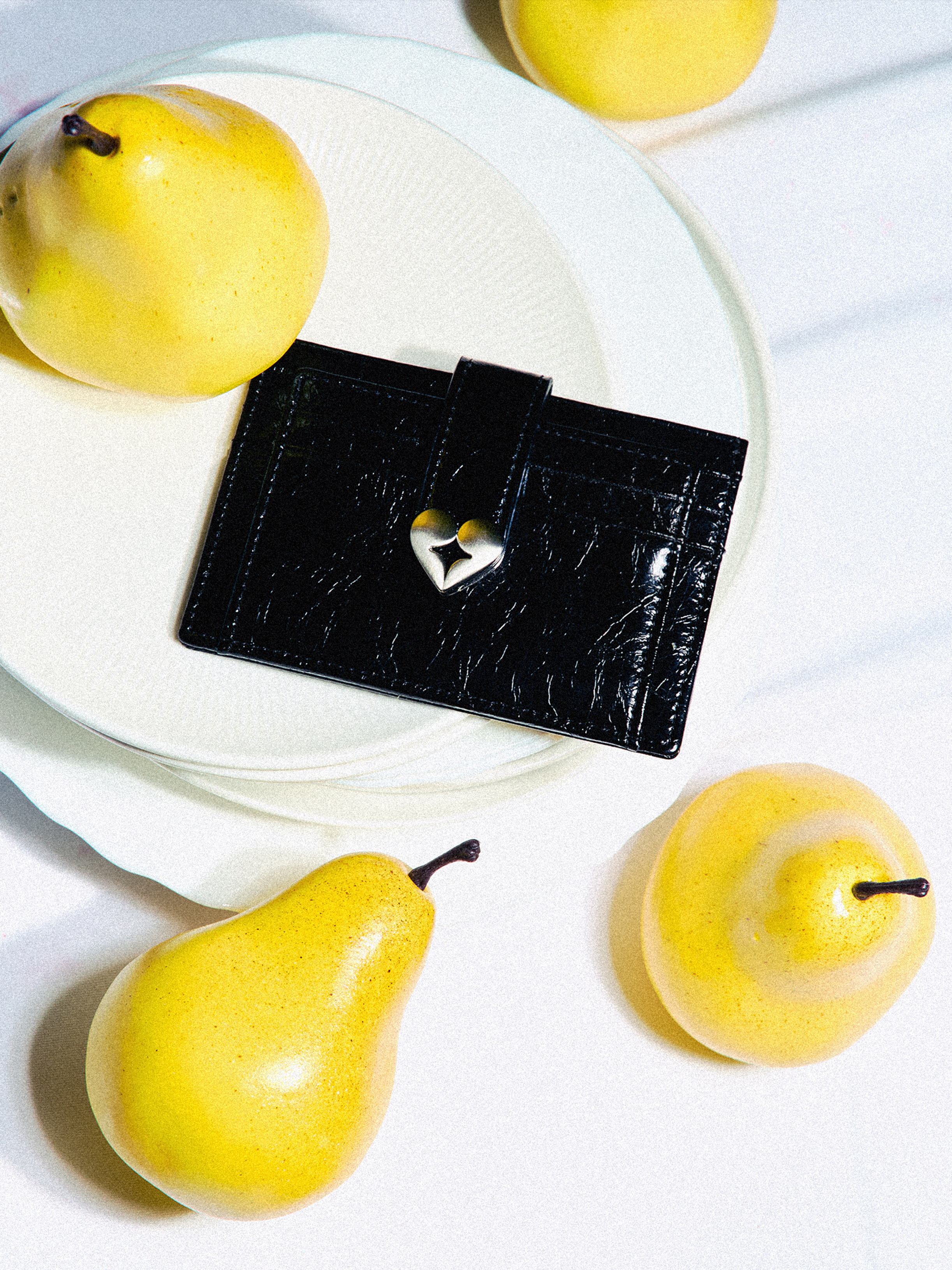 🇰🇷 fennec HEARTY BRIDGE POCKET 愛心釦 證件夾 卡夾 錢包 皺紋牛皮 / 預購