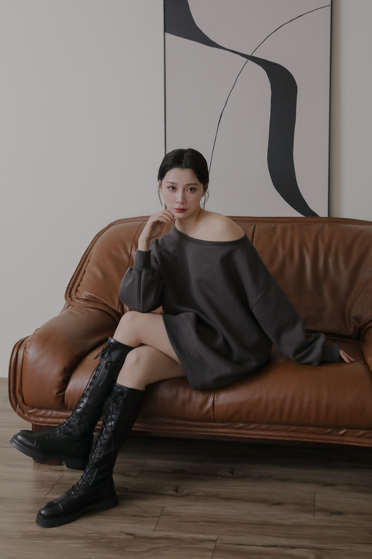 Sweatshirt dress with knee high boots