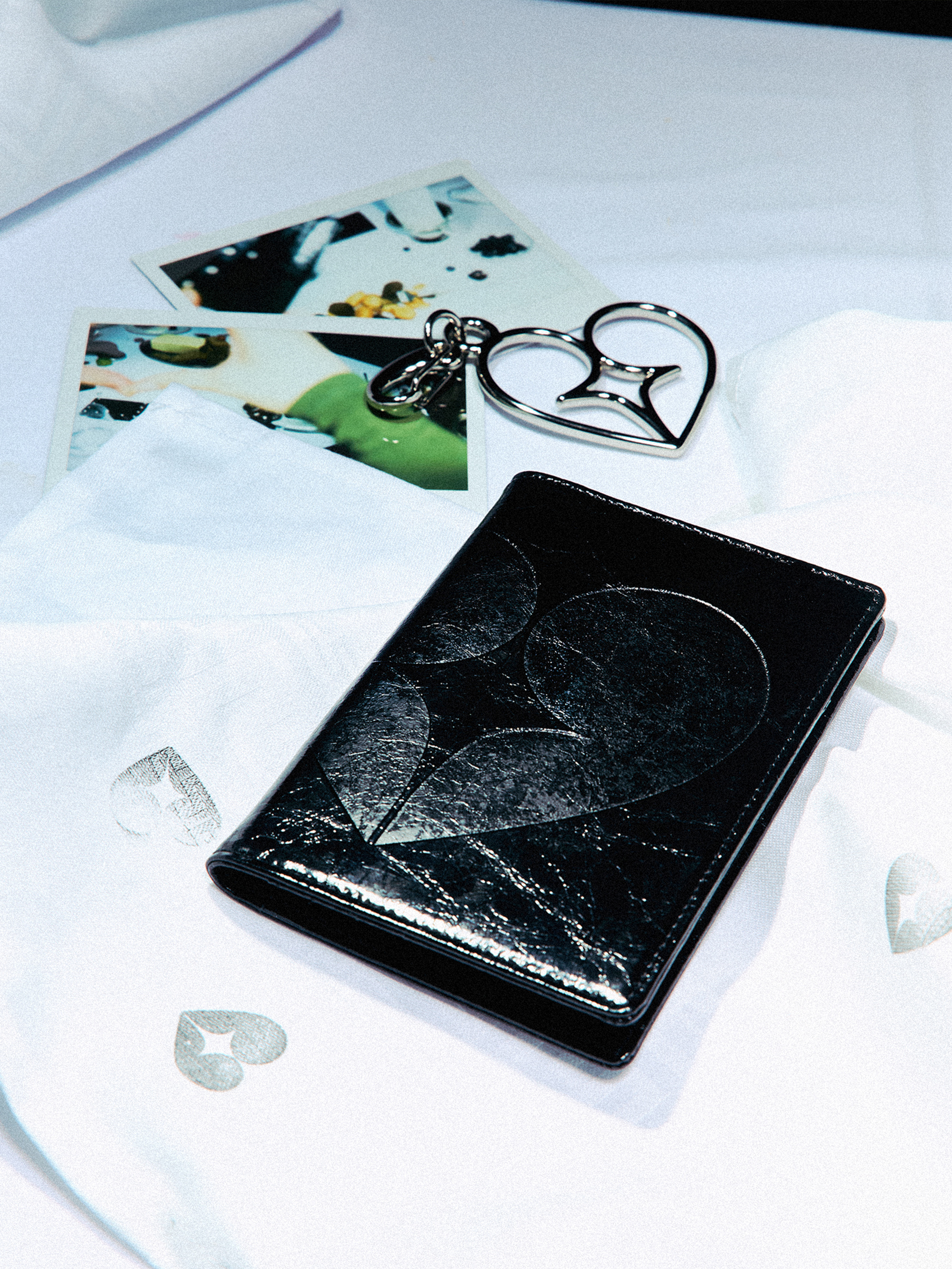 🇰🇷 fennec HEARTY PASSPORT CASE 愛心壓紋 浮雕 證件套 護照夾 皺紋牛皮 / 預購