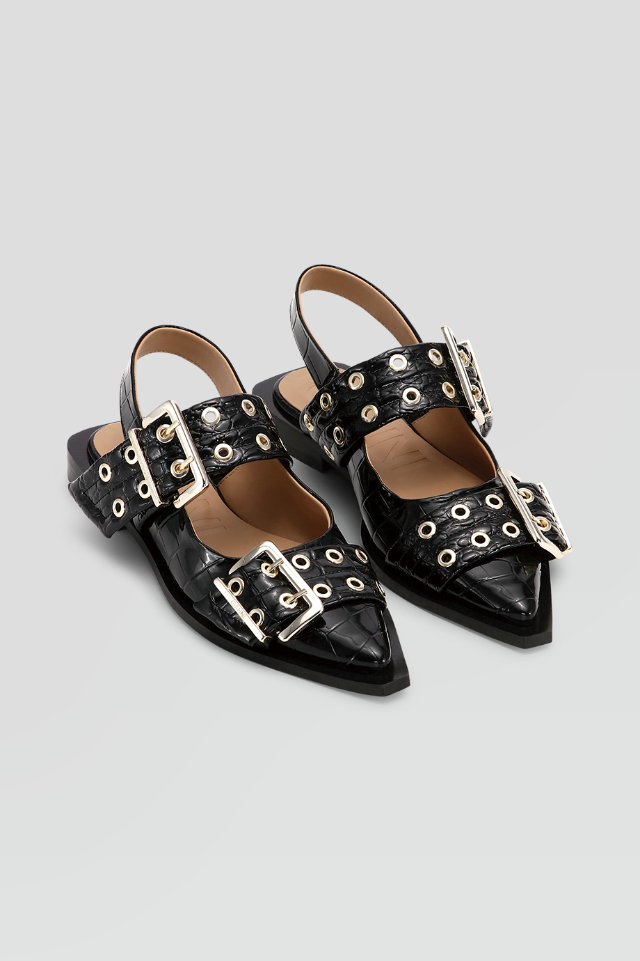 GANNI｜BALLERINA 尖頭粗帶扣壓紋芭蕾平底鞋