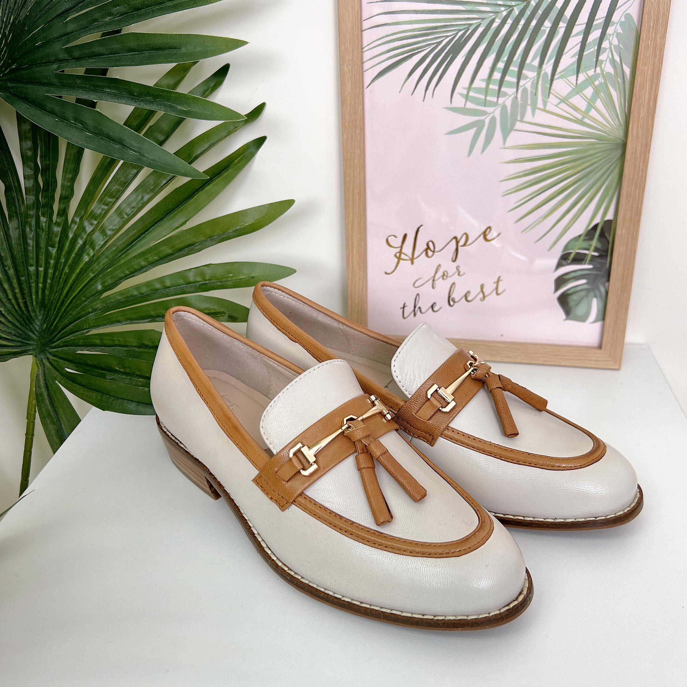 (J) 意大利羊皮金扣蘇蘇鞋 (後高1吋)(正常碼) 322-105 #2803