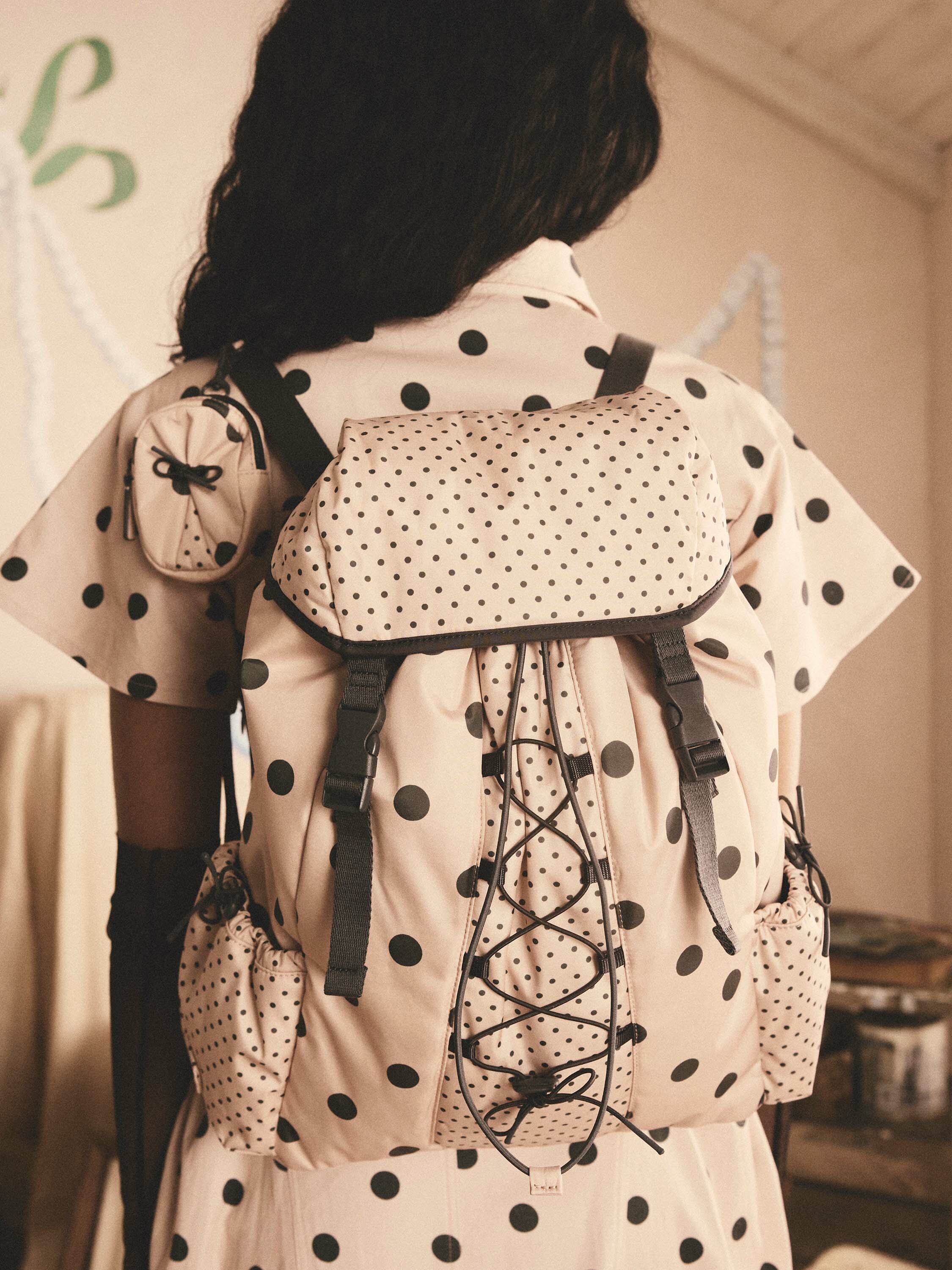 Pink Spot 多口袋掀蓋後背包