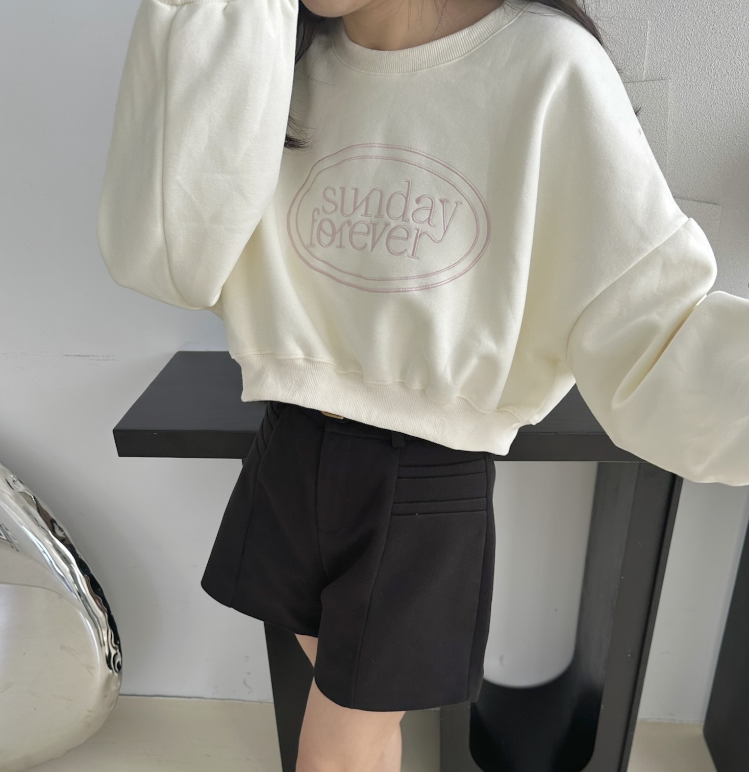 Sunday柔和刺繡短版大學踢