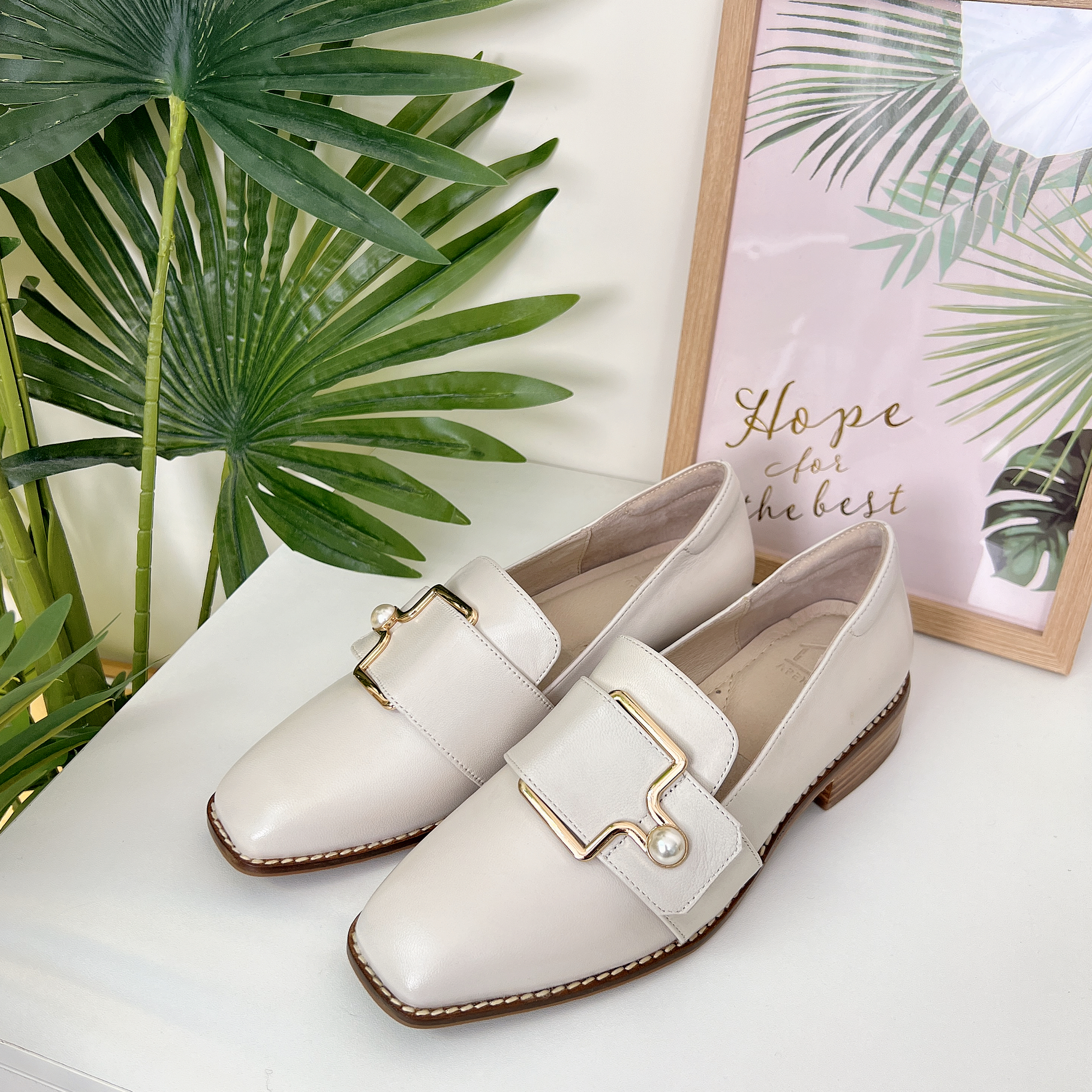 (K) 意大利羊皮珍珠金扣小方頭鞋 (後高1吋)  (正常碼) 810-55 - #2803