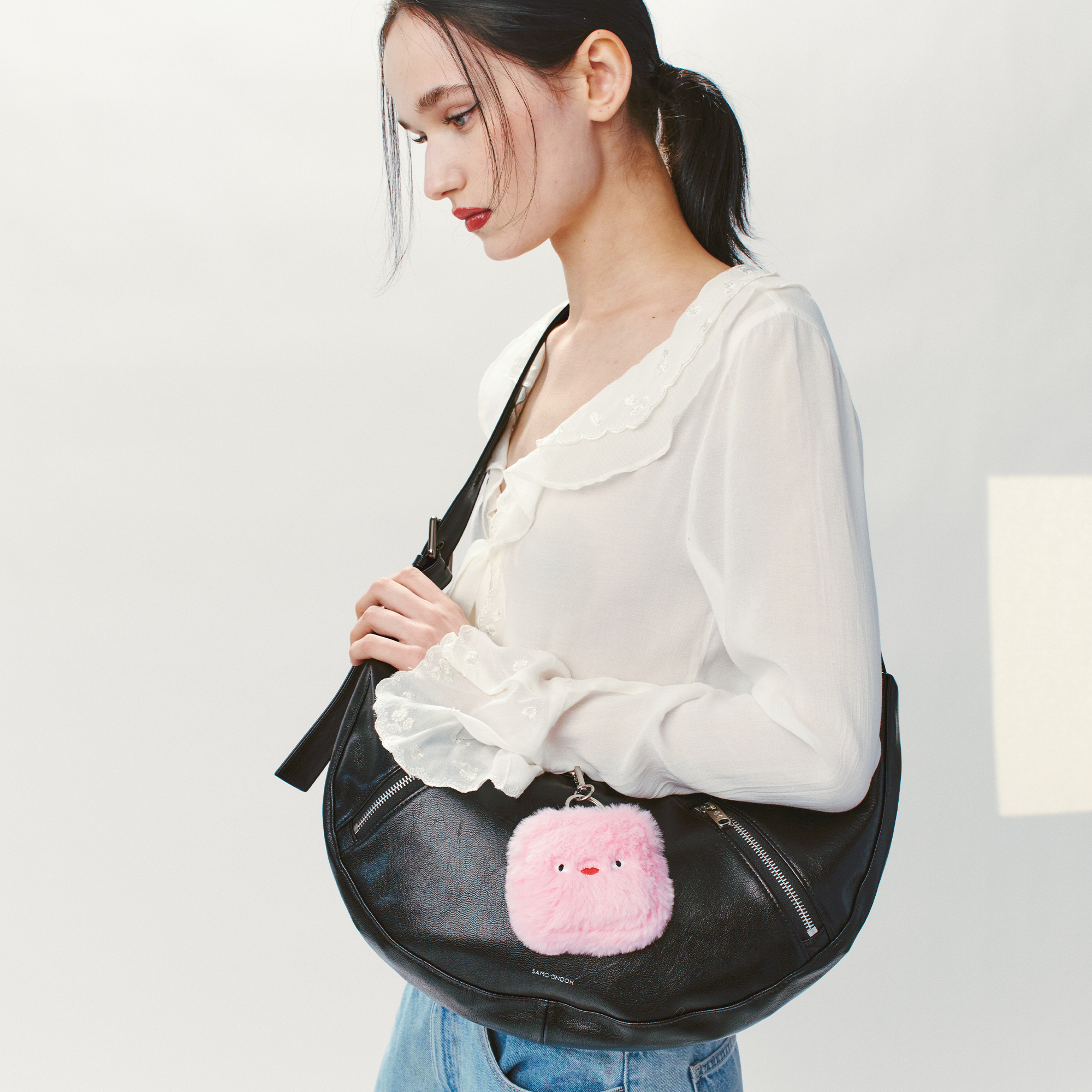 SAMO ONDOH] Apple Sling Bag M