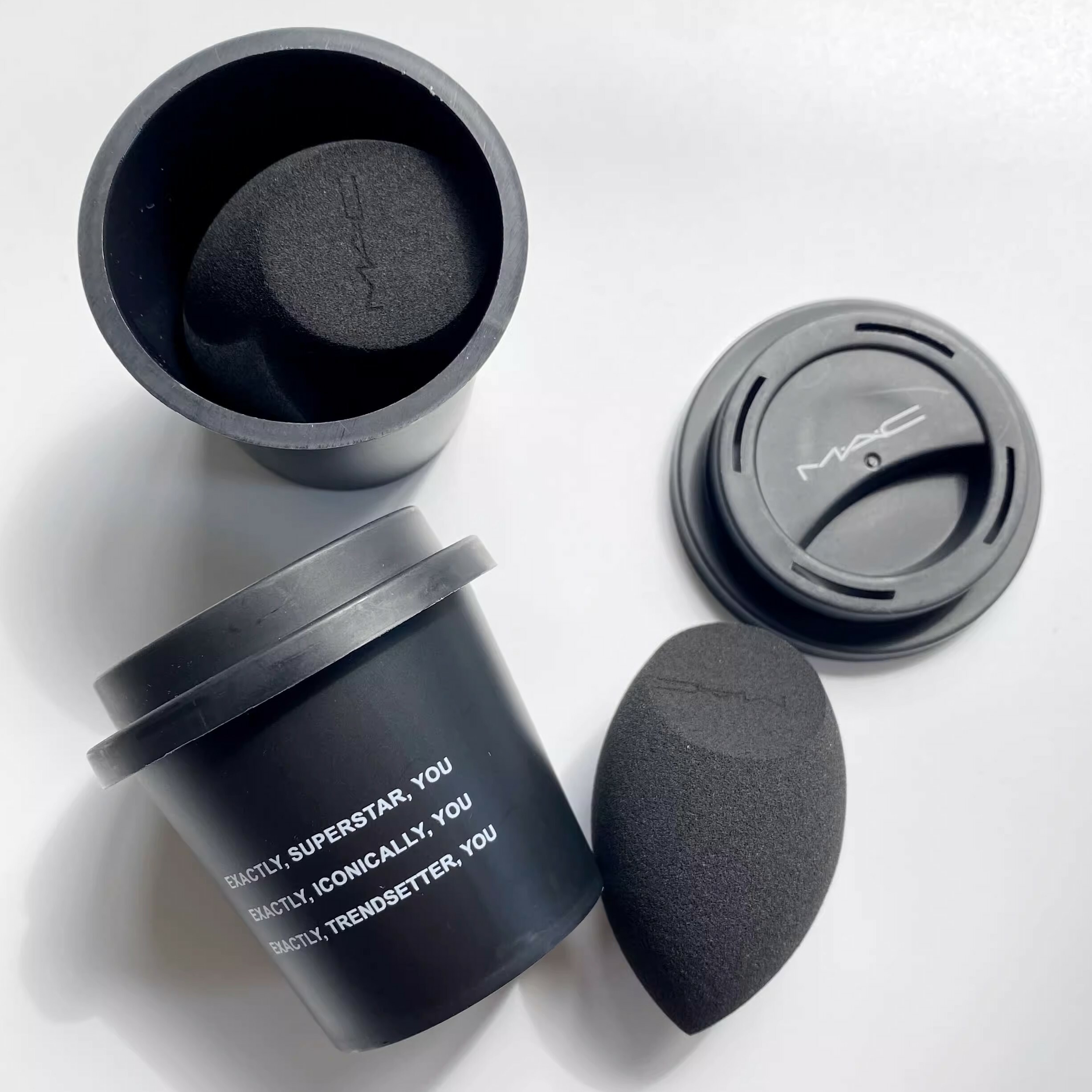 MAC 霧黑咖啡杯美妝蛋