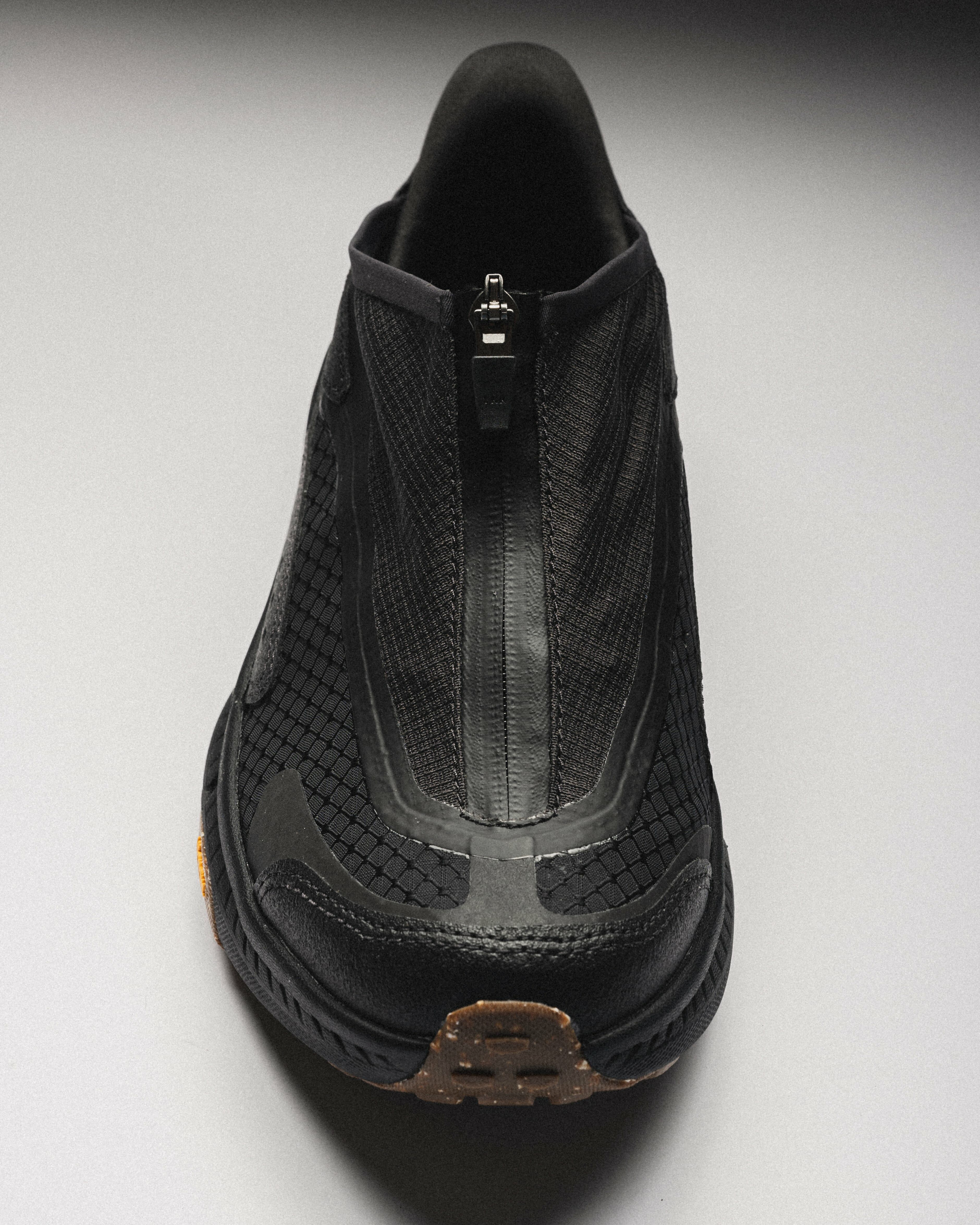 [INSTOCK] HOKA Project Transport Carbon Black