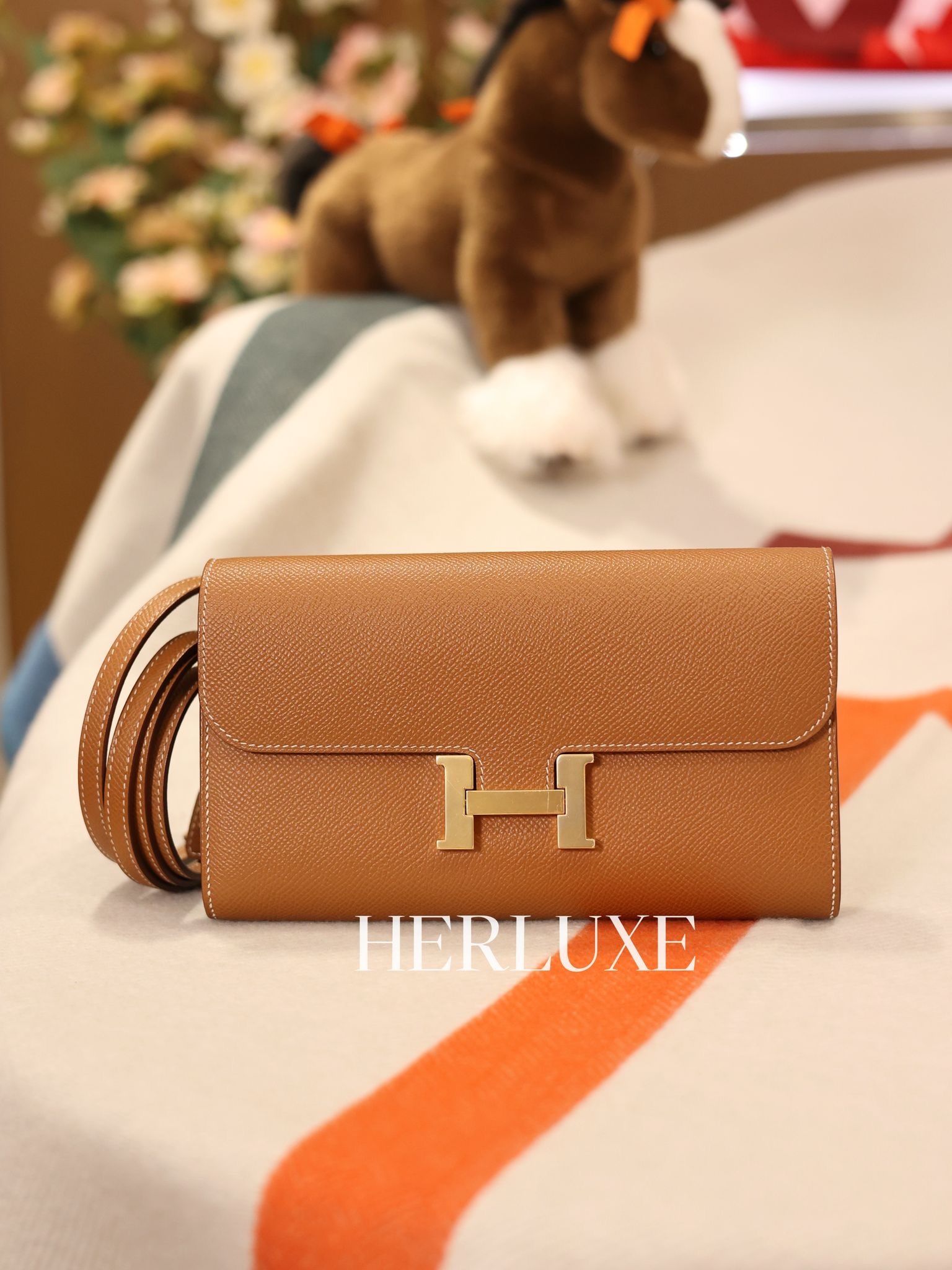 Constance to go 37 gold cc epsom U 98% new