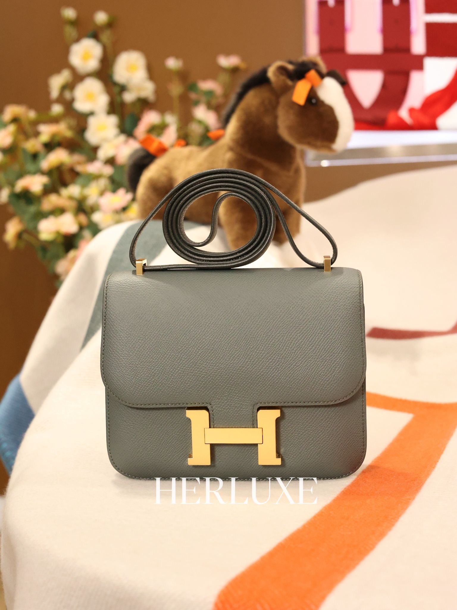 Constance mini 63 vert amande cc epsom Z 99% new