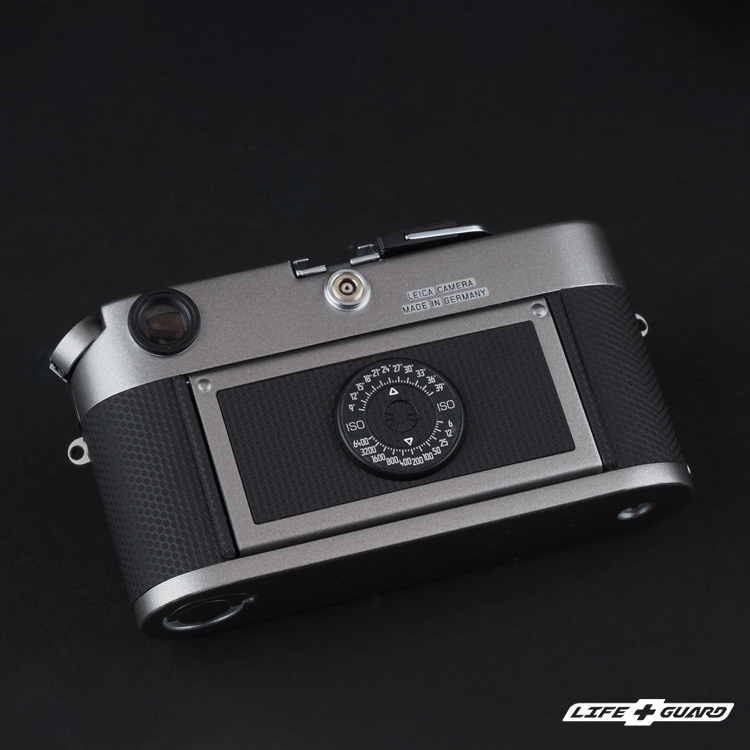 LIFE+GUARD 相機貼膜安裝示意，適用 Leica M6 Non-TTL