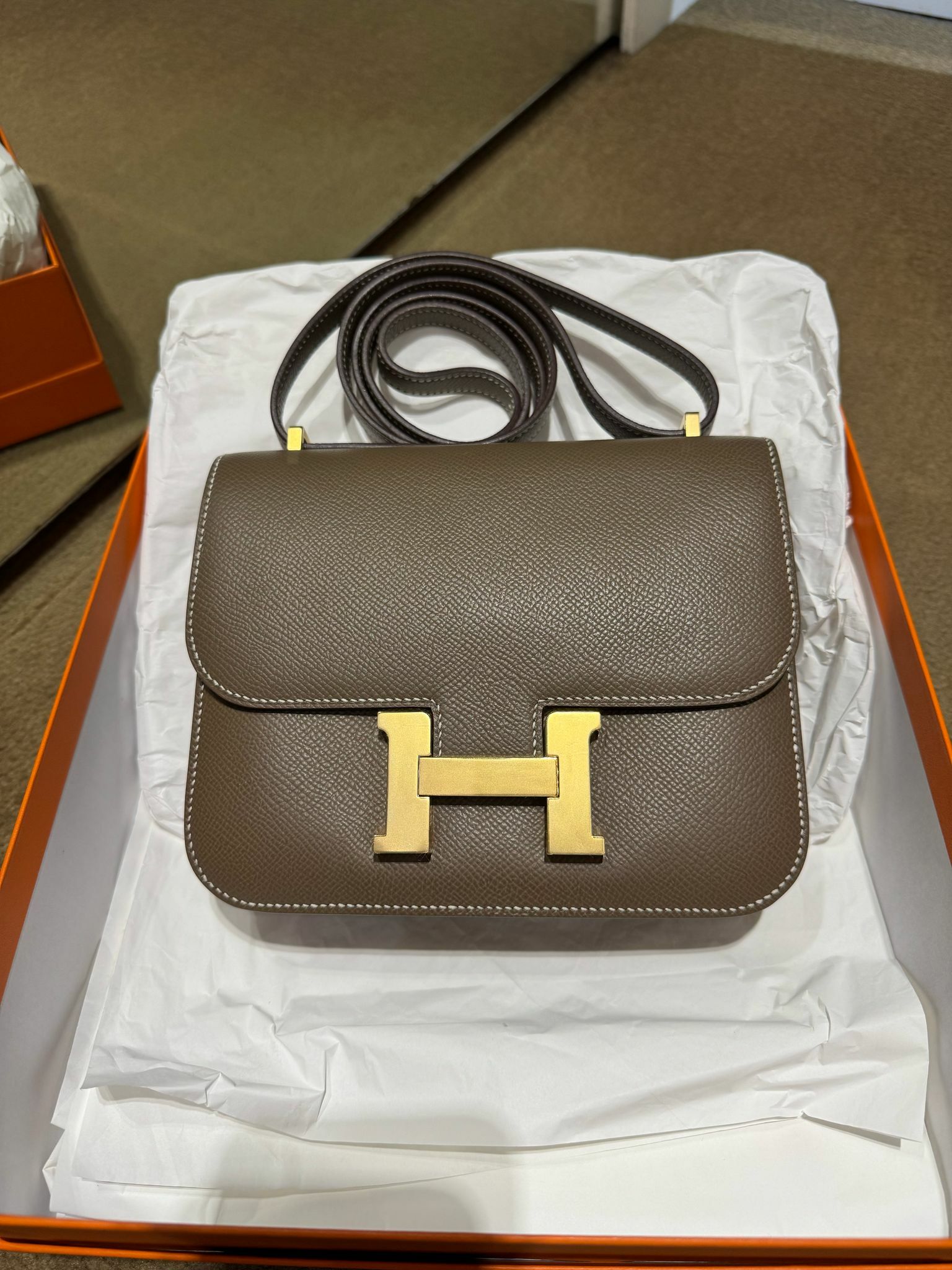 Constance mini 18 etoupe cc epsom Z 99.9%new