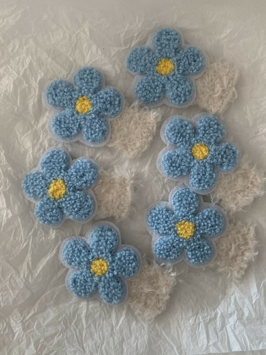 一朵可愛小藍花