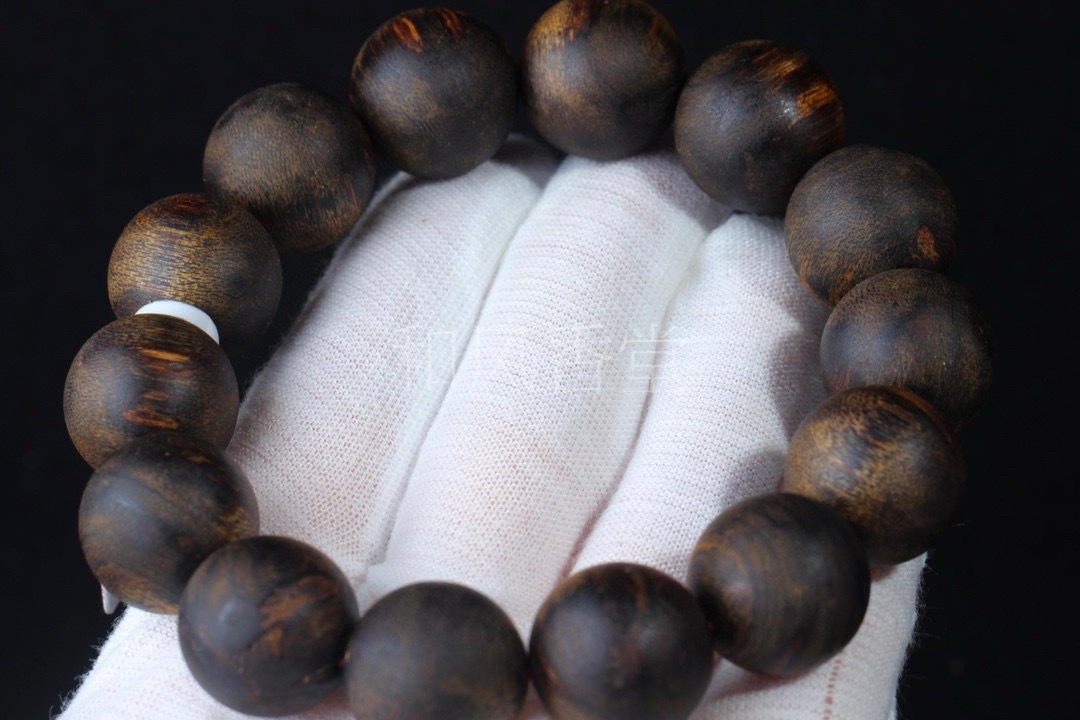 Vietnam Nha Trang agarwood bracelet