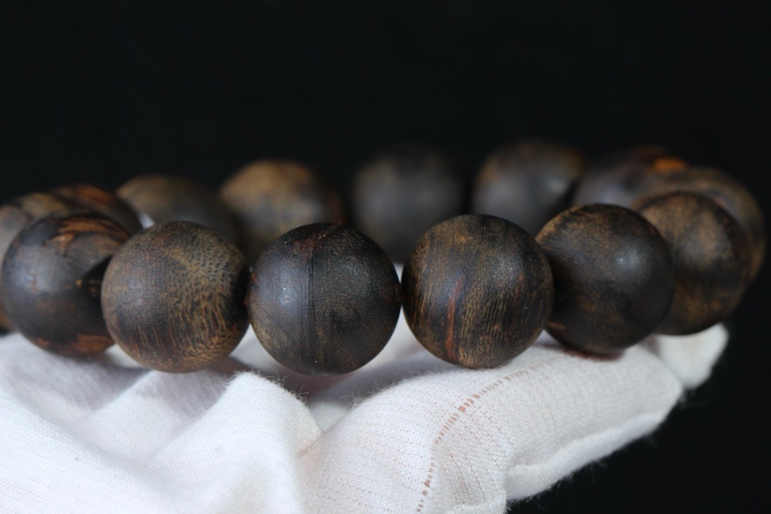 Vietnam Nha Trang agarwood bracelet