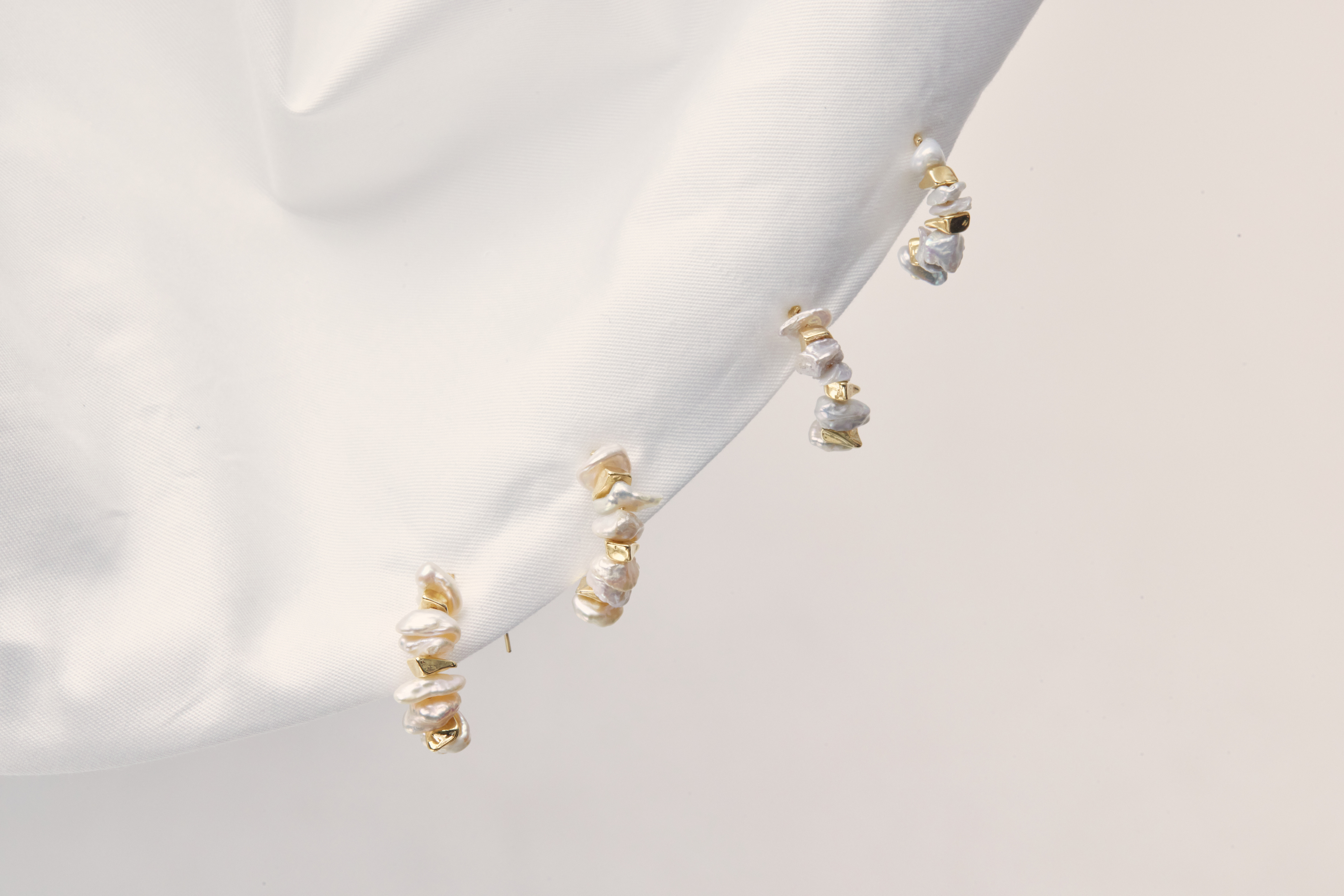 E1848 | 天然珍珠C字耳環