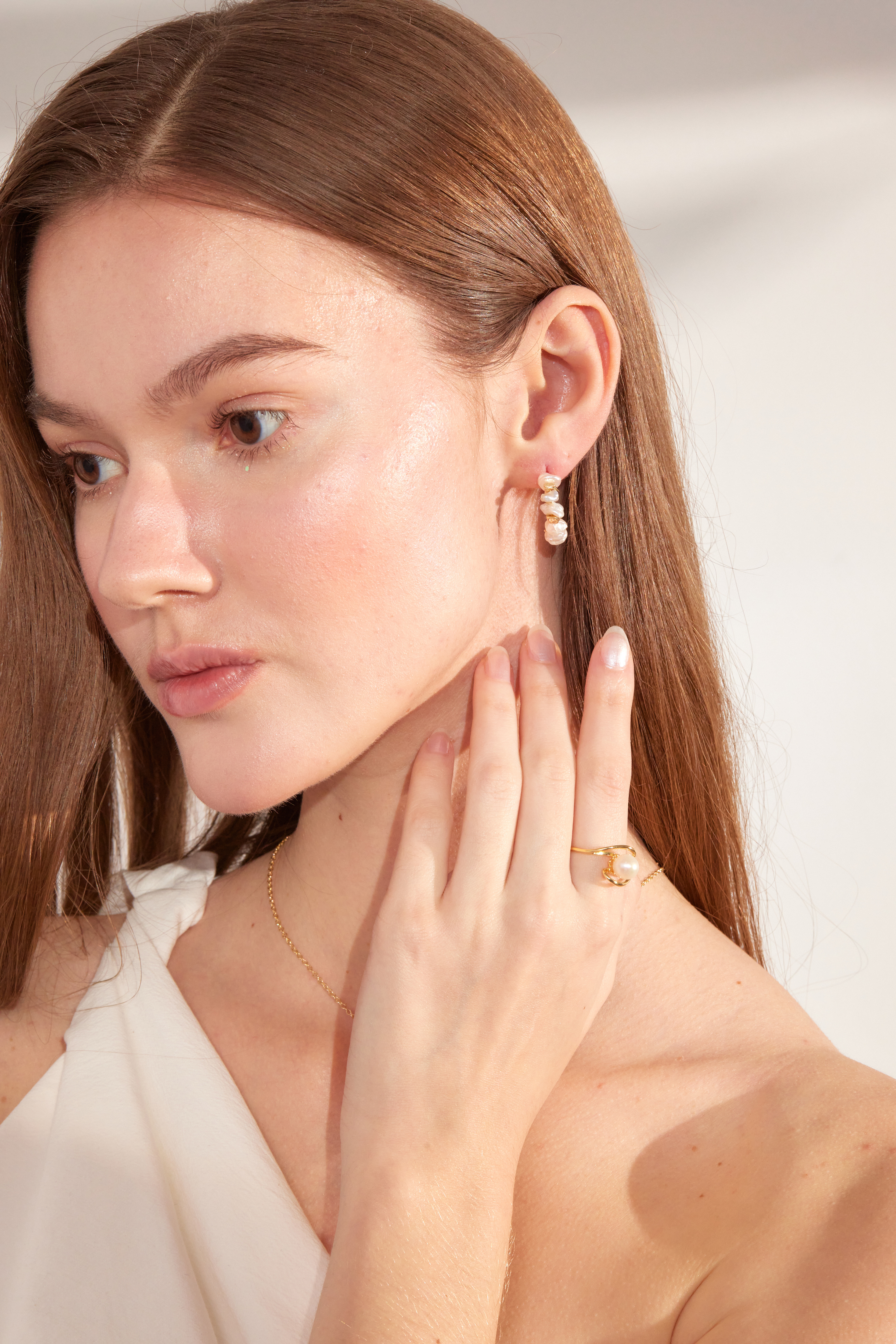 E1848 | 天然珍珠C字耳環