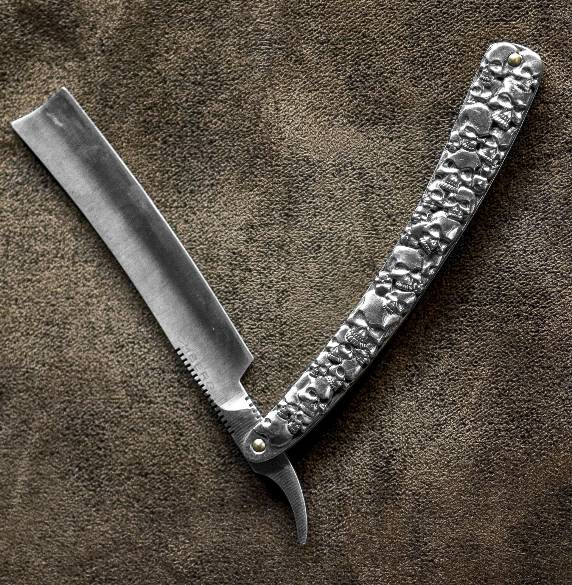 BOLT-68 NEO系列 黑色卡拉維拉機械計時碼錶+骷髏修容套件組