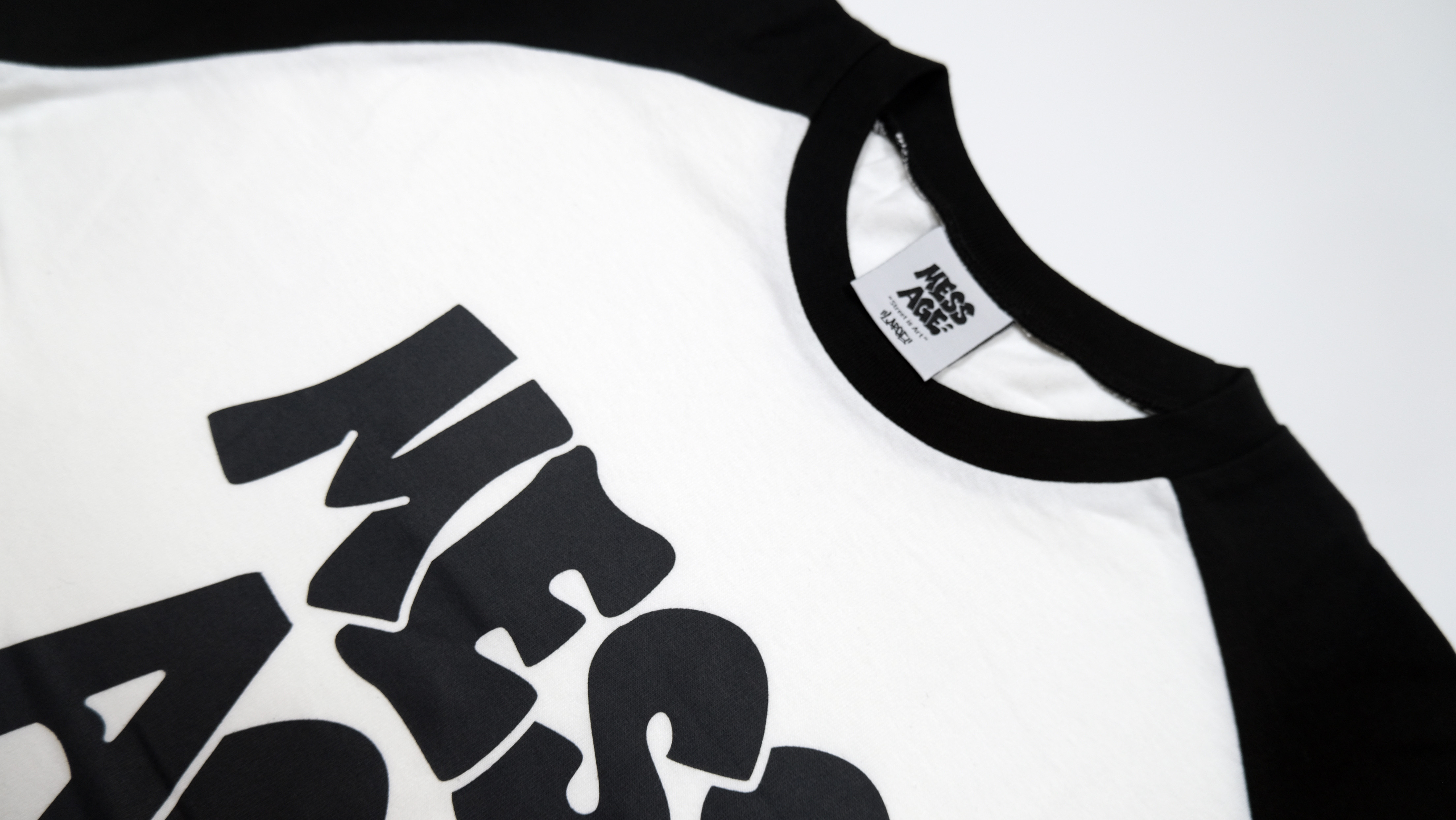 Mess-age 拉克朗袖 Tee 黑/白