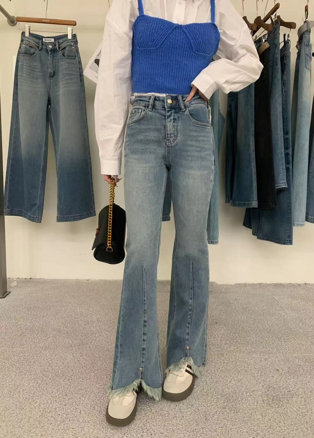 立體剪裁開叉毛邊鉚釘牛仔喇叭褲