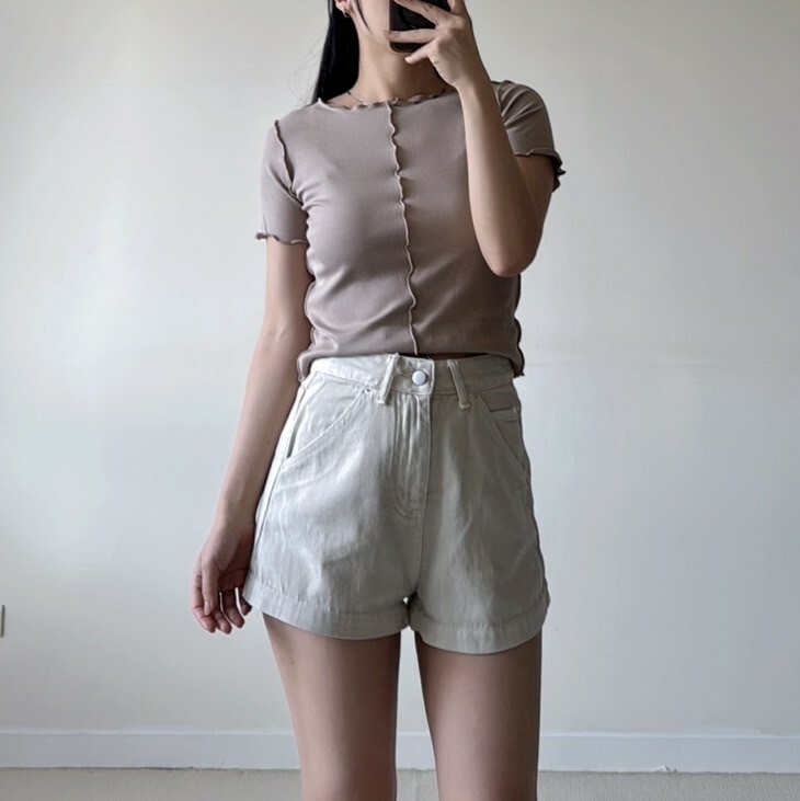 木耳邊設計可兩穿的彈性短袖上衣（現貨）