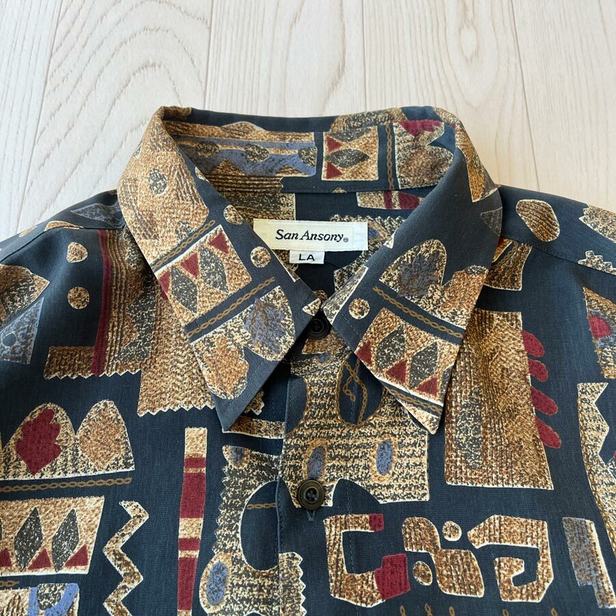 San Ansony日本製黑色配啡紅色圖案長袖恤衫