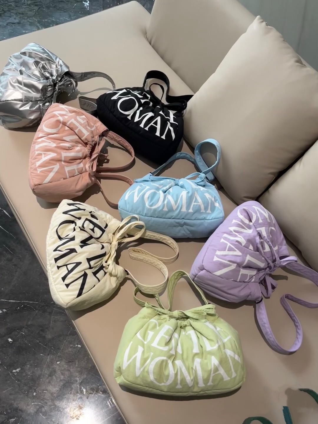 【現貨】  泰國代購 Gentlewoman 水餃包 蓬鬆雲朵包 肩背包 無微波包裝