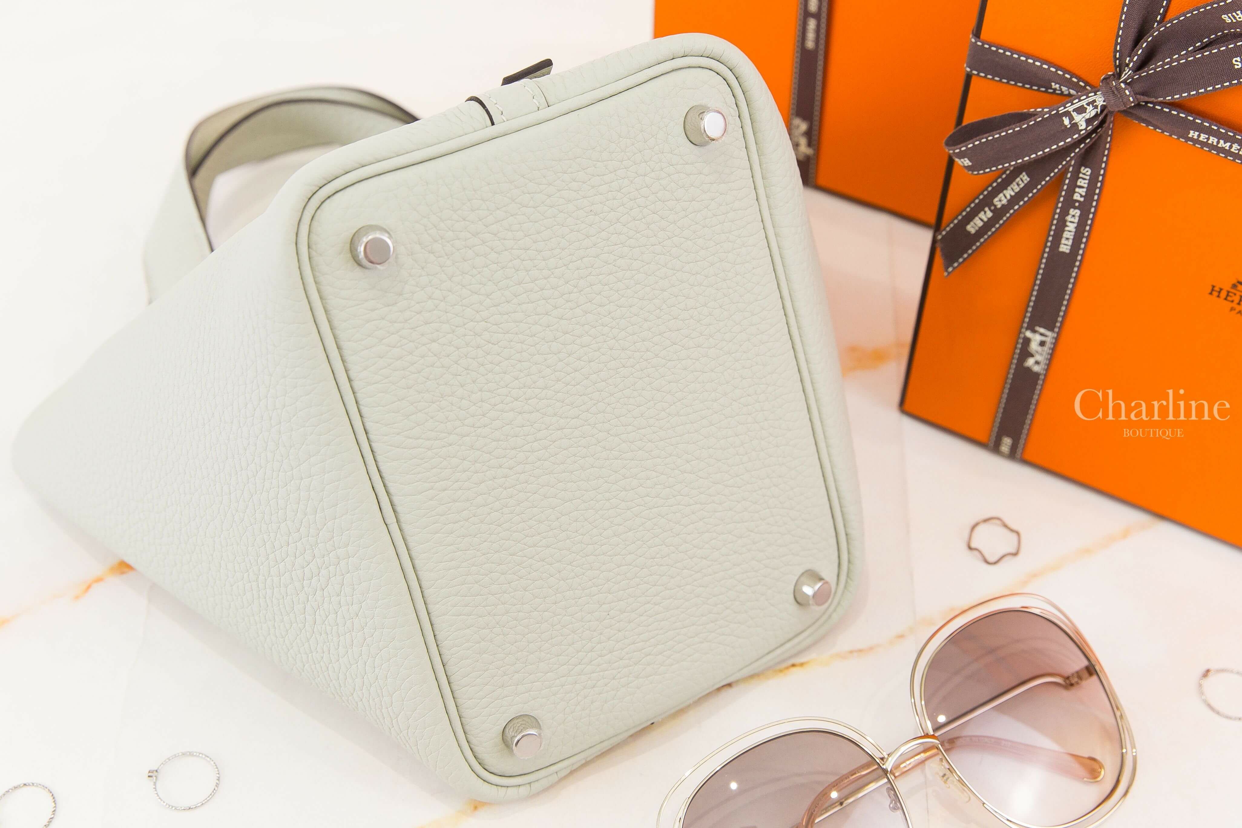 Hermès Picotin Lock 18cm 0W Gris Neve Taurillon Clemence 冰晶灰銀釦小型提把水桶包-Charline Boutique 精品代購