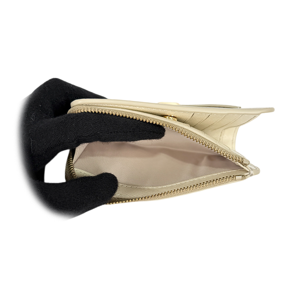 【MARC JACOBS】The Utility Snapshot 撞色防刮皮革暗釦二折短夾(卡其色)2F3SMP061S07 241